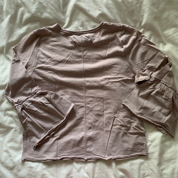 Flared sleeve lavender top - Picture 3 of 4